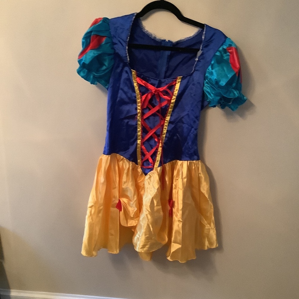 Halloween costume Snow White